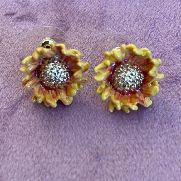 Les NEREIDES sunflower 🌻 studs - Picture 1 of 2